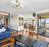 Rocks Retreat House with Sea Views - Foster Accommodation
