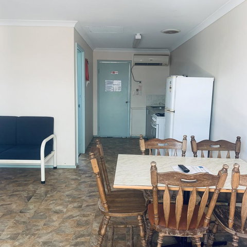 Bay Lodge - Foster Accommodation 16