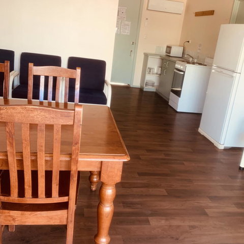 Bay Lodge - Foster Accommodation 2