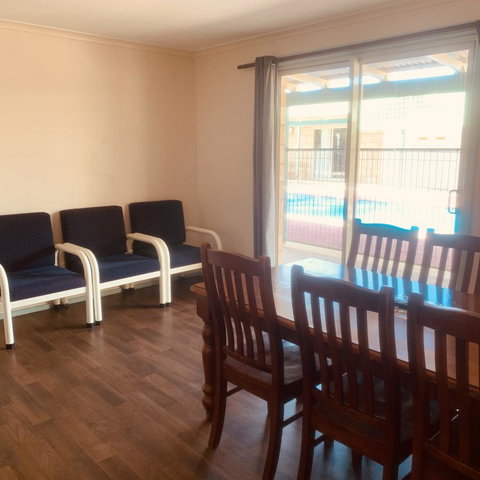 Bay Lodge - Foster Accommodation 4