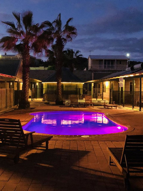 Bay Lodge - Foster Accommodation 33