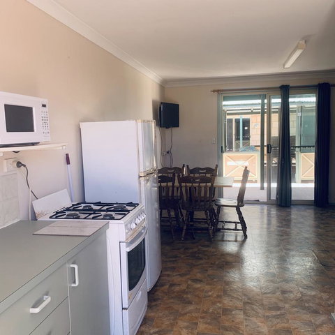 Bay Lodge - Foster Accommodation 21