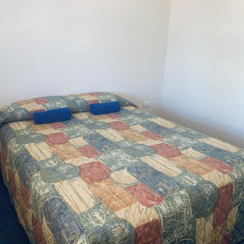 Bay Lodge - Foster Accommodation 31