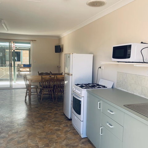 Bay Lodge - Foster Accommodation 28