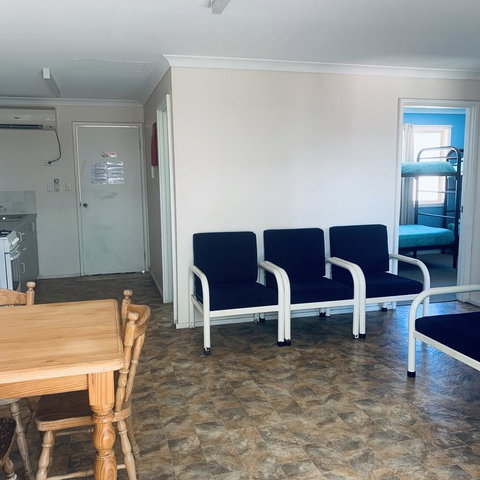 Bay Lodge - Foster Accommodation 23