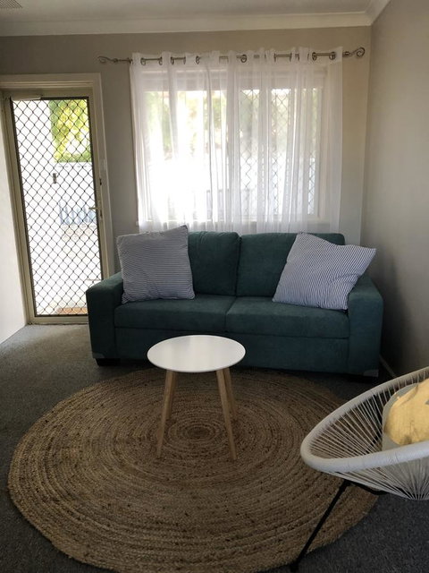 White Sands - Foster Accommodation 9