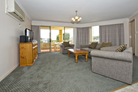 Abbey Beach Resort - Foster Accommodation 29