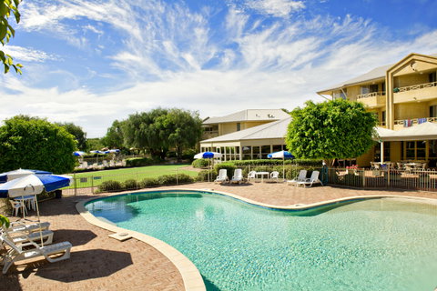 Abbey Beach Resort - Foster Accommodation 7