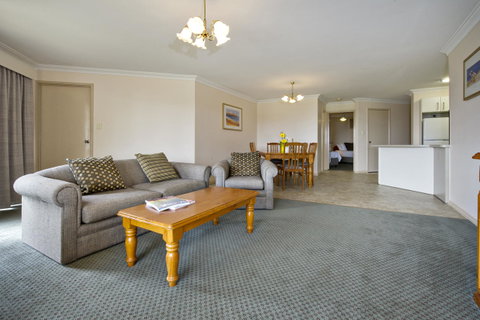 Abbey Beach Resort - Foster Accommodation 28