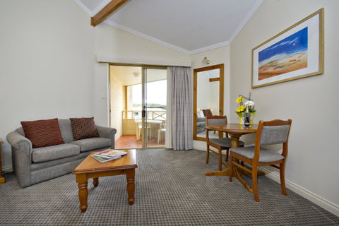 Abbey Beach Resort - Foster Accommodation 16