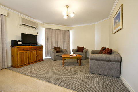 Abbey Beach Resort - Foster Accommodation 11