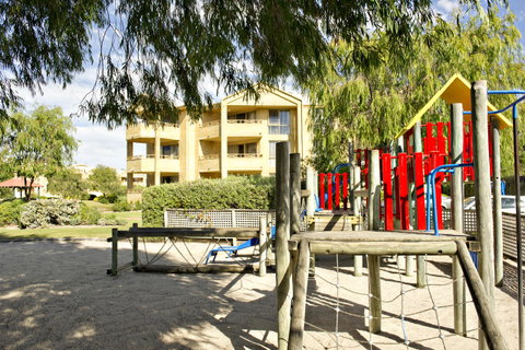Abbey Beach Resort - Foster Accommodation 40