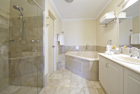 Abbey Beach Resort - Foster Accommodation 8