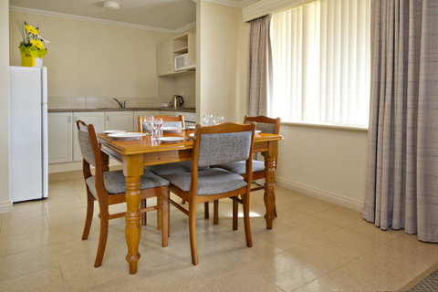 Abbey Beach Resort - Foster Accommodation 10