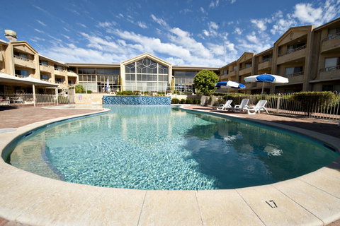Abbey Beach Resort - Foster Accommodation 1