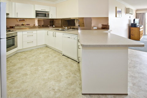 Abbey Beach Resort - Foster Accommodation 26