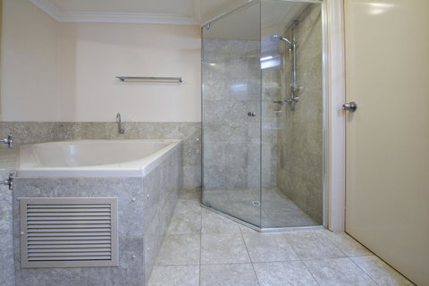 Abbey Beach Resort - Foster Accommodation 25