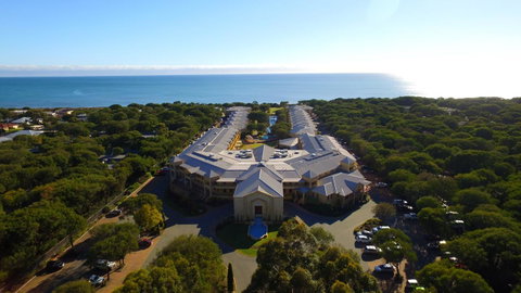 Abbey Beach Resort - Foster Accommodation 5