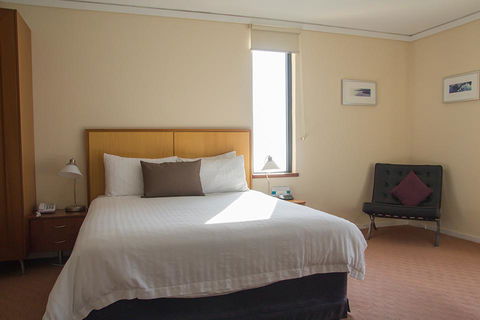 Ocean Beach Hotel - Foster Accommodation 1