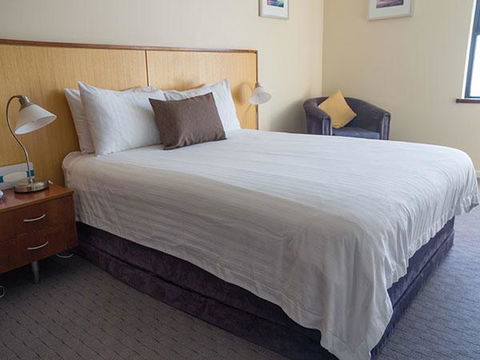 Ocean Beach Hotel - Foster Accommodation 0