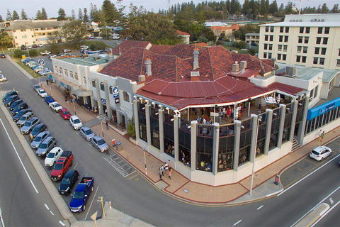 Ocean Beach Hotel - Foster Accommodation 3
