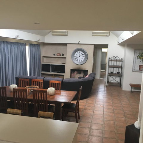 Grapevines Boutique Accommodation - Foster Accommodation 4