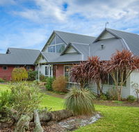 Glenelg on King Bed  Breakfast - Foster Accommodation