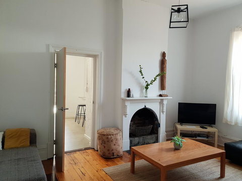 Captain\'s Heritage Cottage - Central Fremantle 2 Bedroom Historic Cottage - Foster Accommodation 10