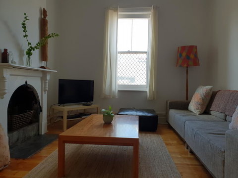 Captain\'s Heritage Cottage - Central Fremantle 2 Bedroom Historic Cottage - Foster Accommodation 2