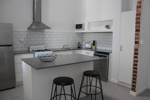 Captain\'s Heritage Cottage - Central Fremantle 2 Bedroom Historic Cottage - Foster Accommodation 5