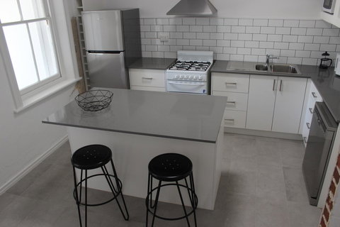 Captain\'s Heritage Cottage - Central Fremantle 2 Bedroom Historic Cottage - Foster Accommodation 13