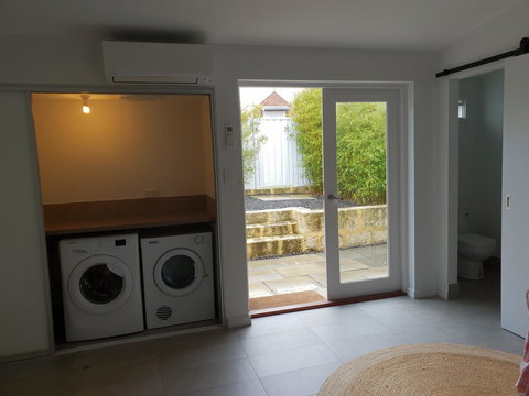 Captain\'s Heritage Cottage - Central Fremantle 2 Bedroom Historic Cottage - Foster Accommodation 14