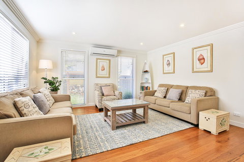 Calming Waters - Pet Friendly - Community Pool - Foster Accommodation 8