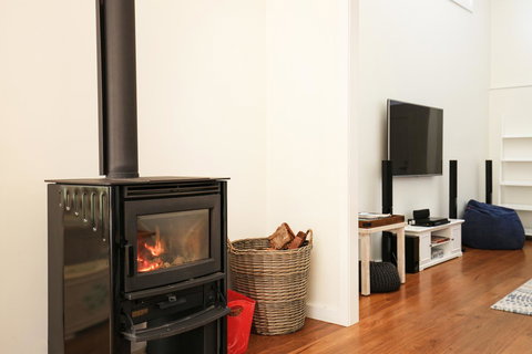 Calming Waters - Pet Friendly - Community Pool - Foster Accommodation 11