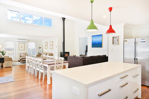 Calming Waters - Pet Friendly - Community Pool - Foster Accommodation 13