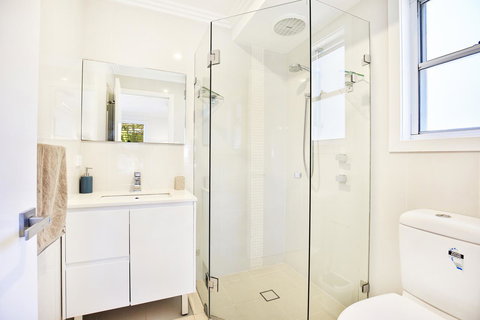 Calming Waters - Pet Friendly - Community Pool - Foster Accommodation 22