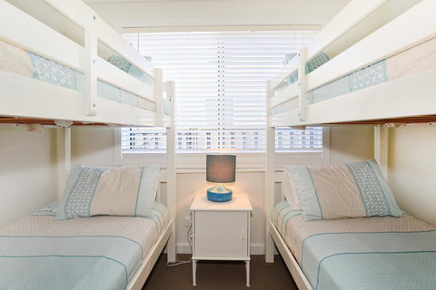 Calming Waters - Pet Friendly - Community Pool - Foster Accommodation 19