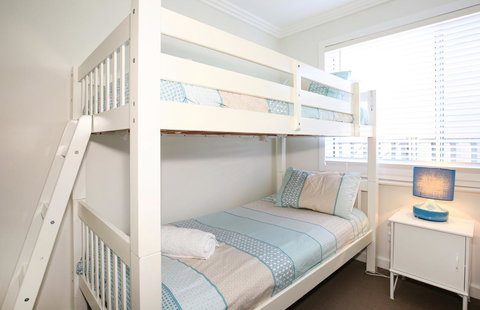 Calming Waters - Pet Friendly - Community Pool - Foster Accommodation 20