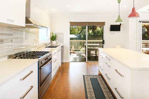 Calming Waters - Pet Friendly - Community Pool - Foster Accommodation 16