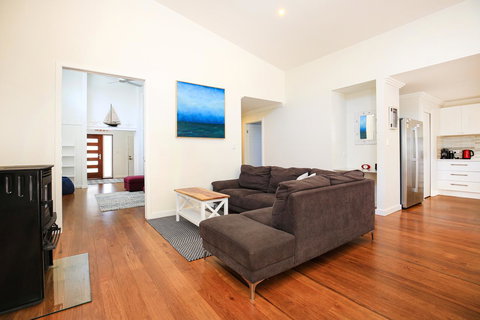 Calming Waters - Pet Friendly - Community Pool - Foster Accommodation 10