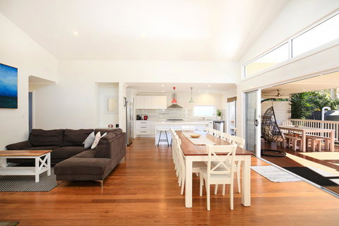 Calming Waters - Pet Friendly - Community Pool - Foster Accommodation 12