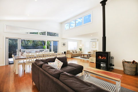 Calming Waters - Pet Friendly - Community Pool - Foster Accommodation 2