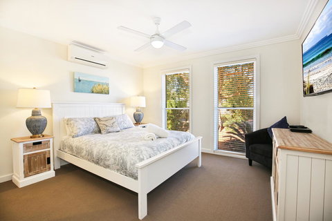 Calming Waters - Pet Friendly - Community Pool - Foster Accommodation 5