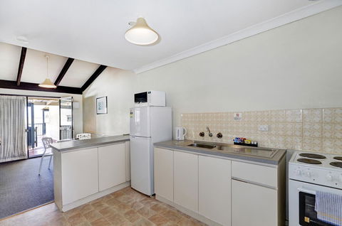West Beach Lagoon 123 - Location & Views!!! - Foster Accommodation 10