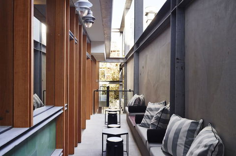 Alex Hotel - Foster Accommodation 24