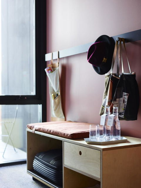 Alex Hotel - Foster Accommodation 30
