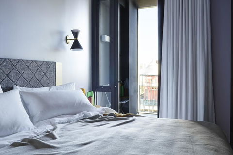 Alex Hotel - Foster Accommodation 21