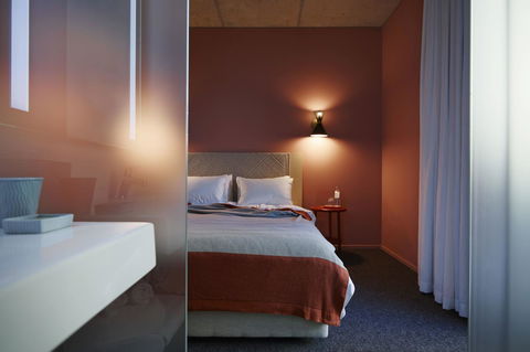 Alex Hotel - Foster Accommodation 16