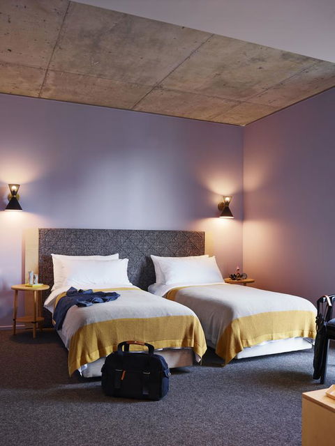 Alex Hotel - Foster Accommodation 15