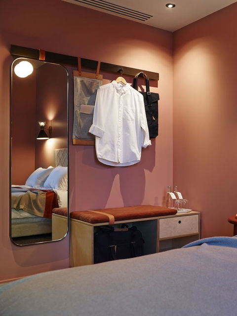 Alex Hotel - Foster Accommodation 13